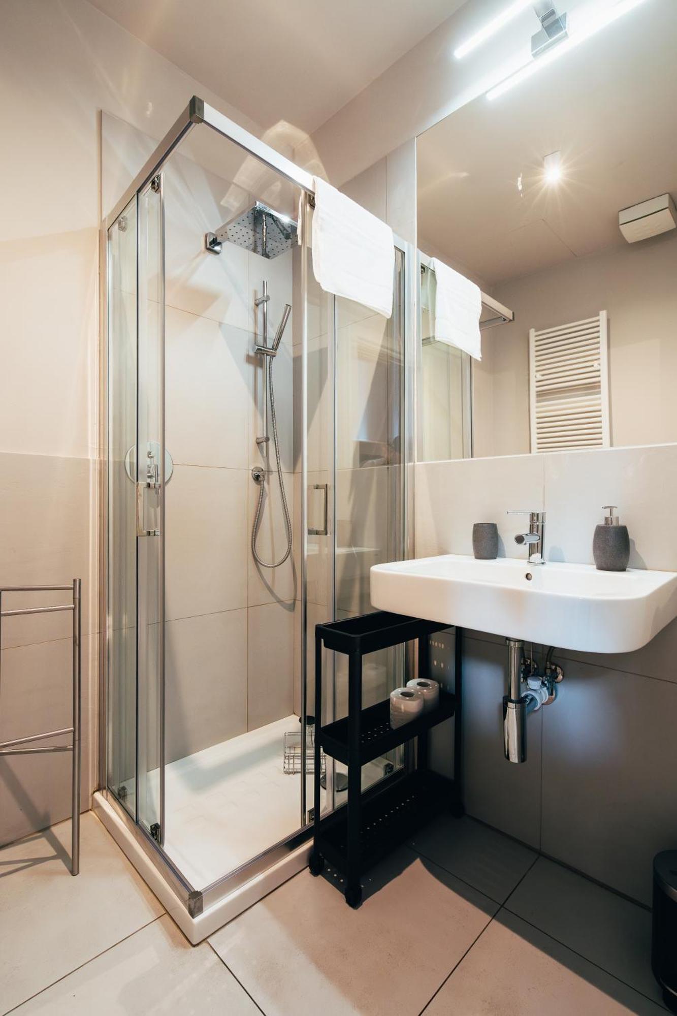 Bologna Suites - Private Bathroom Экстерьер фото